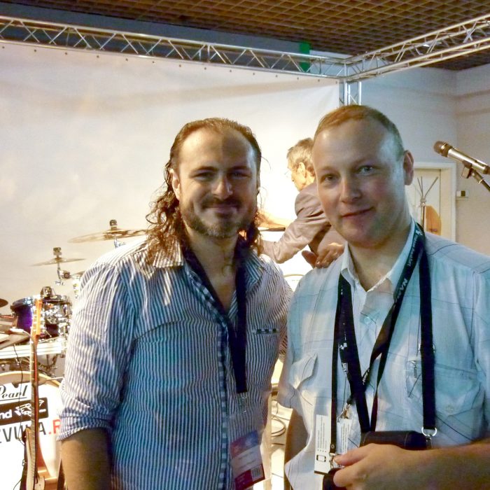 Я_и_первокласный_гитарист_представитель_компании_Корг